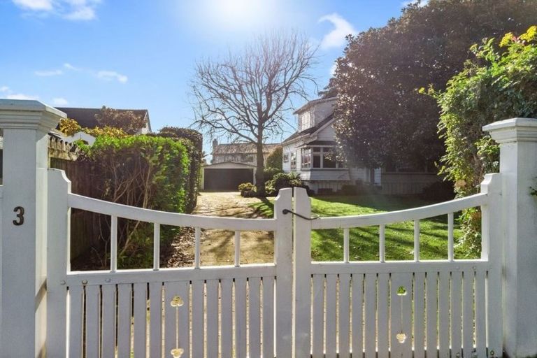 Photo of property in 3 Crete Avenue, Milford, Auckland, 0620