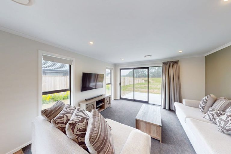Photo of property in 40 Atlantic Drive, Fitzherbert, Palmerston North, 4410