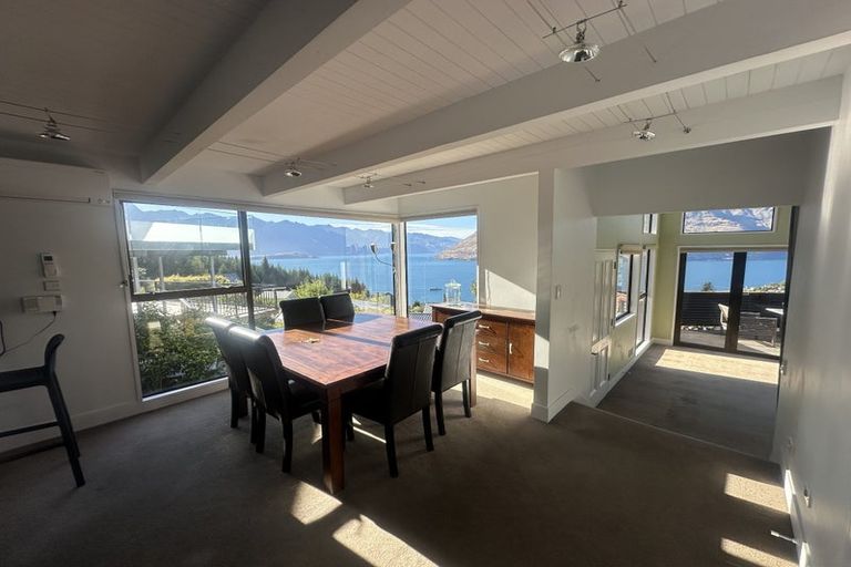 Photo of property in 92 Wynyard Crescent, Fernhill, Queenstown, 9300