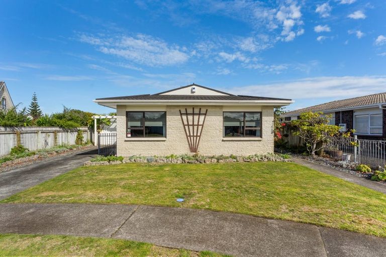 Photo of property in 16 Warwick Place, Springvale, Whanganui, 4501