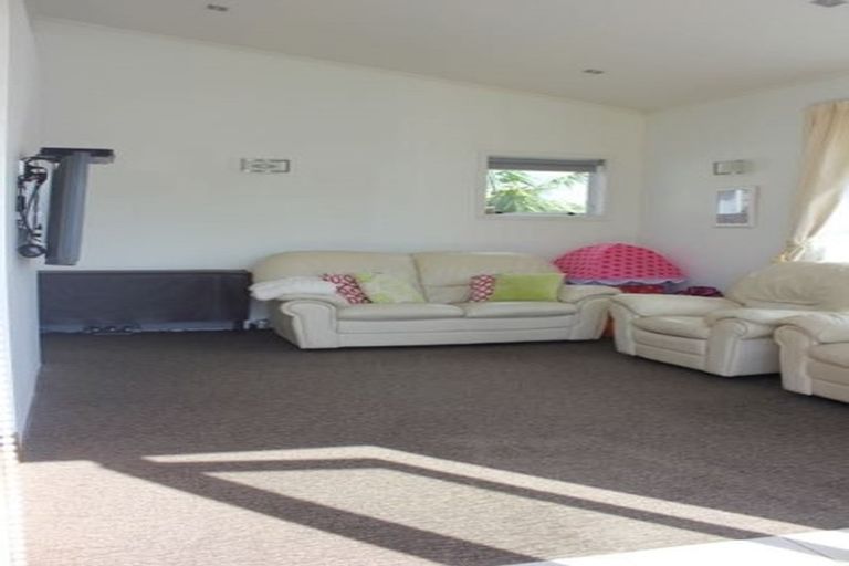 Photo of property in 64 Beach Haven Road, Beach Haven, Auckland, 0626