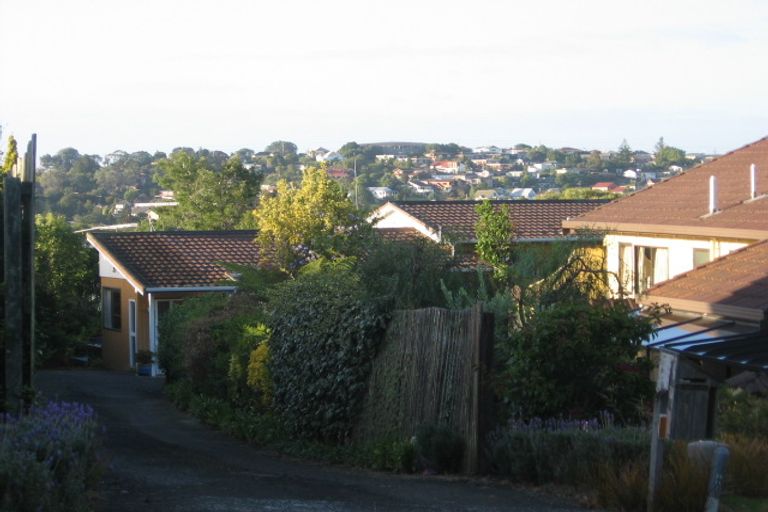 Photo of property in 4 Busbridge Place, Hillcrest, Auckland, 0627