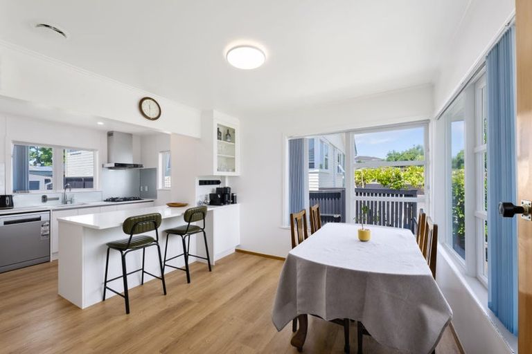 Photo of property in 57 Divich Avenue, Te Atatu South, Auckland, 0610