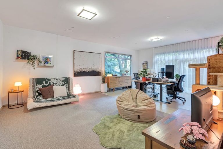 Photo of property in 12 Leatham Avenue, Strandon, New Plymouth, 4312