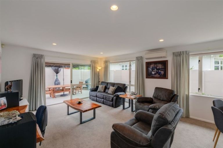 Photo of property in 105 Somerfield Street, Somerfield, Christchurch, 8024