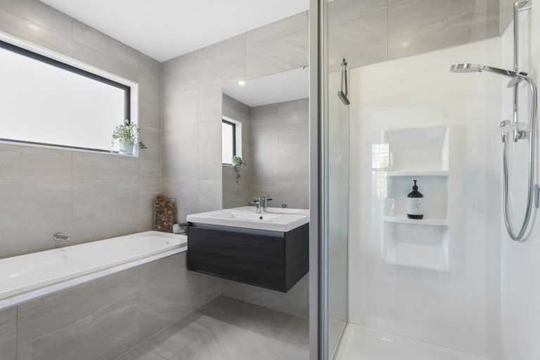 Photo of property in 5 Kuku Avenue, Red Beach, 0932