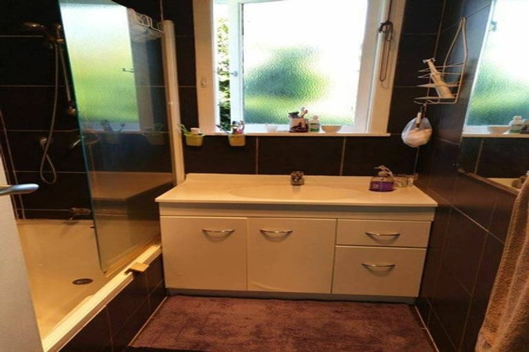 Photo of property in 2/123 Bruce Road, Glenfield, Auckland, 0629