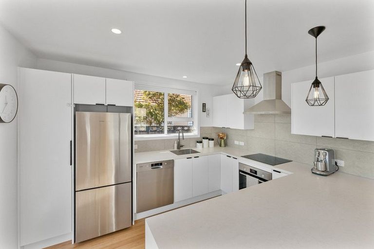 Photo of property in 6 Union Street, Merrilands, New Plymouth, 4312