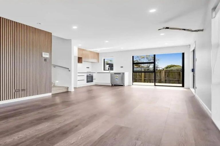 Photo of property in 2/15a Union Road, Howick, Auckland, 2014