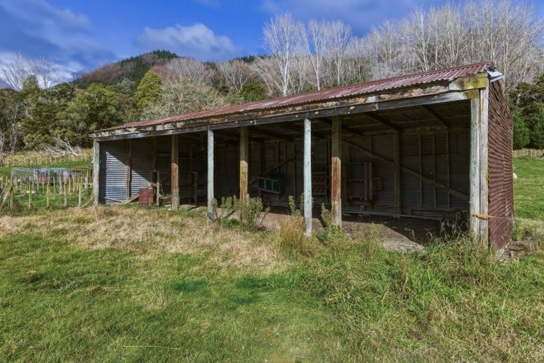 Photo of property in 921 Ongo Road, Hunterville, 4782