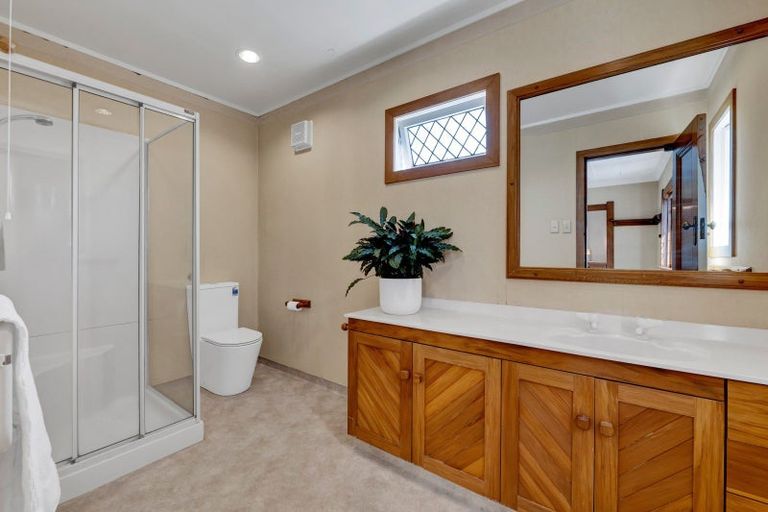 Photo of property in 6 Ridge Lane, New Plymouth, 4310