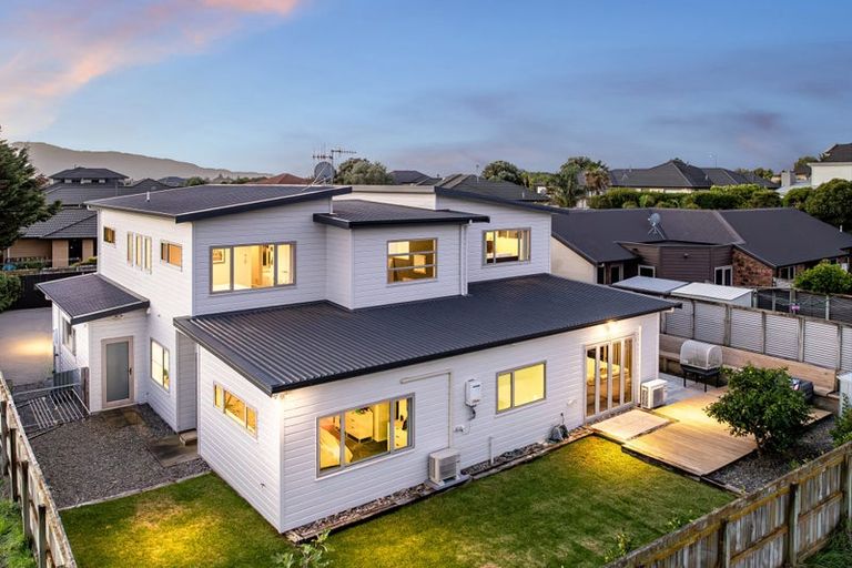 Photo of property in 61 Quadrant Heights, Paraparaumu, 5032