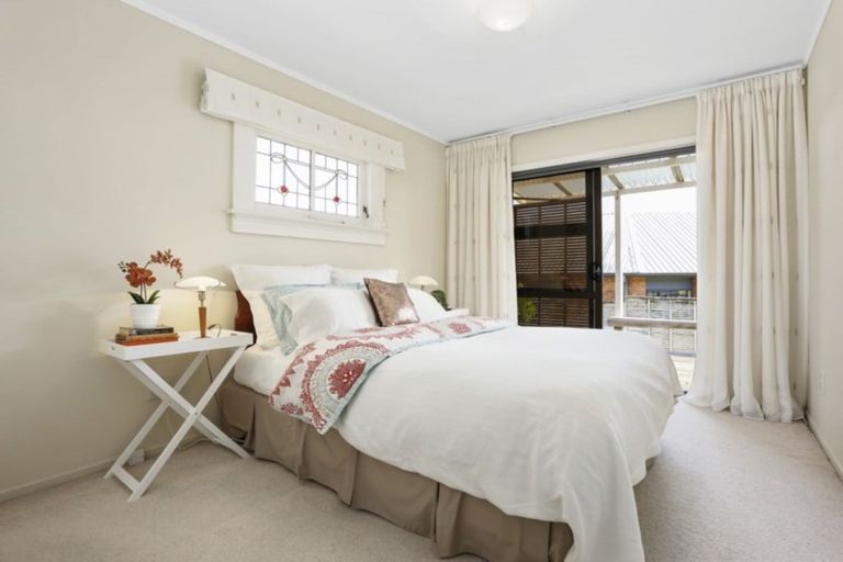 Photo of property in 2/56 Ridgemount Rise, Mangere Bridge, Auckland, 2022