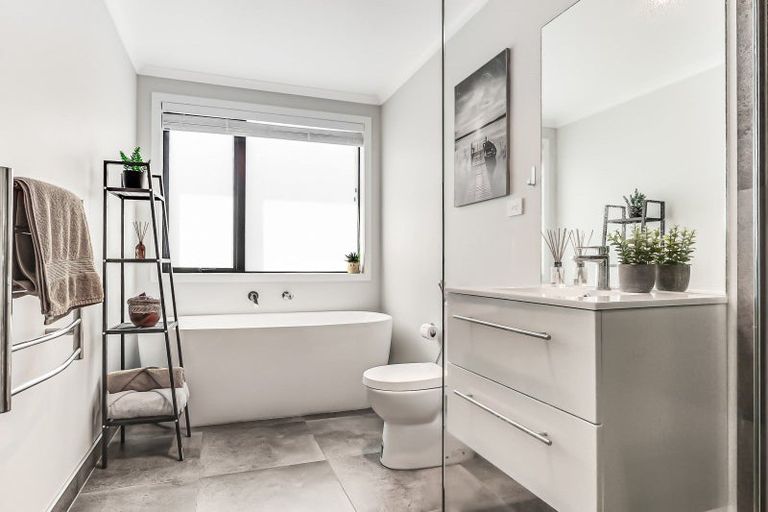 Photo of property in 18 Te Tiireke Drive, Glenview, Hamilton, 3206