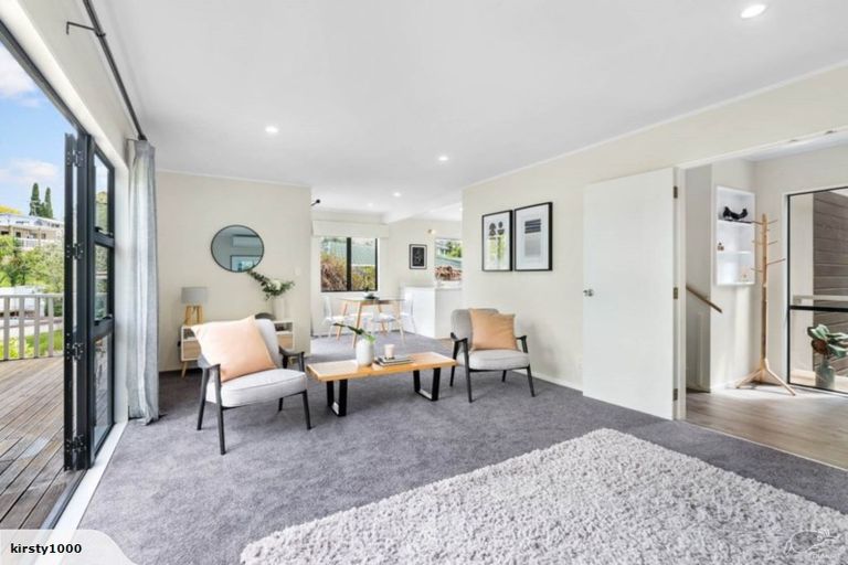 Photo of property in 2/7 Juneau Place, Glendene, Auckland, 0602