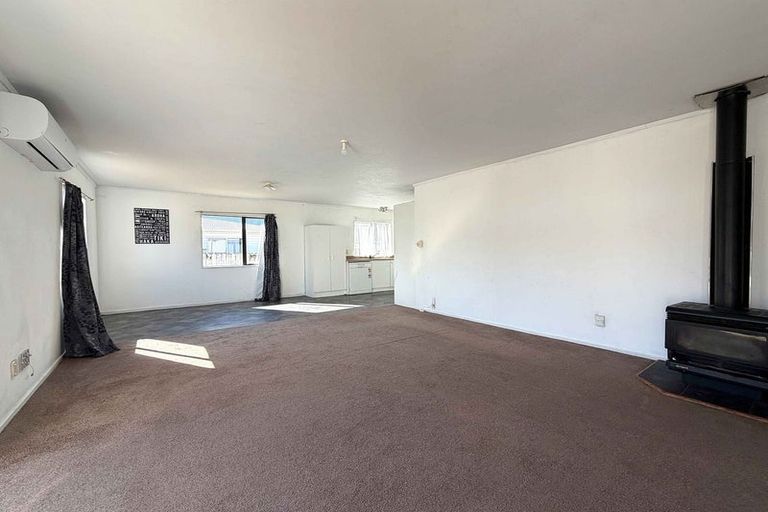 Photo of property in 2/20 Eulogy Place, Randwick Park, Auckland, 2105