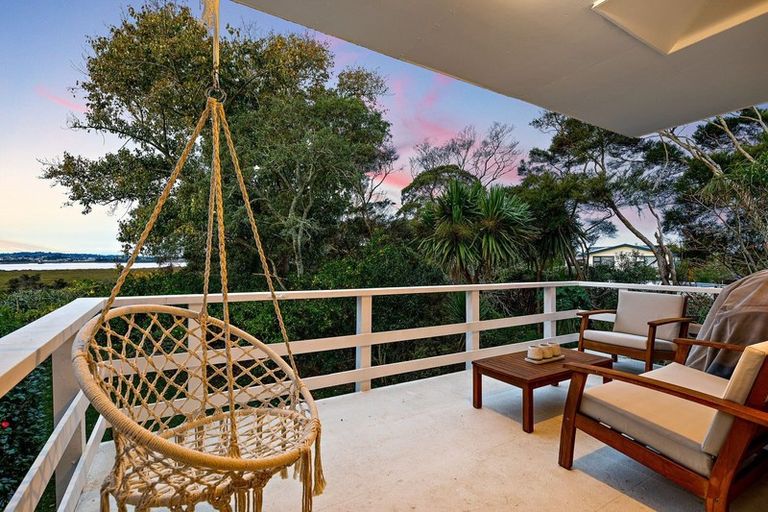 Photo of property in 1/22 Dawnhaven Drive, Te Atatu Peninsula, Auckland, 0610