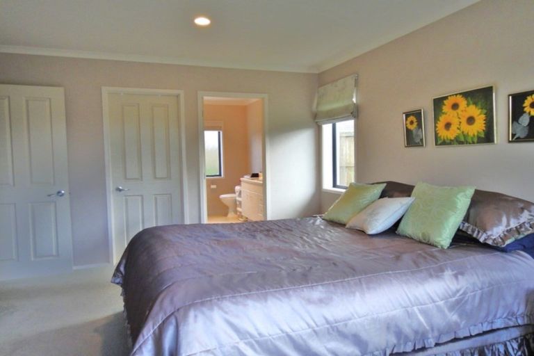 Photo of property in 6 Resolution Place, One Tree Point, 0118