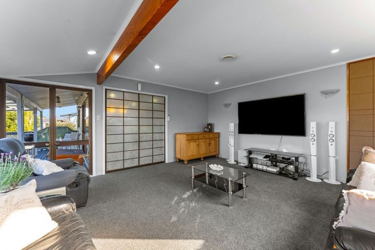 Photo of property in 34 Spinnaker Drive, Te Atatu Peninsula, Auckland, 0610