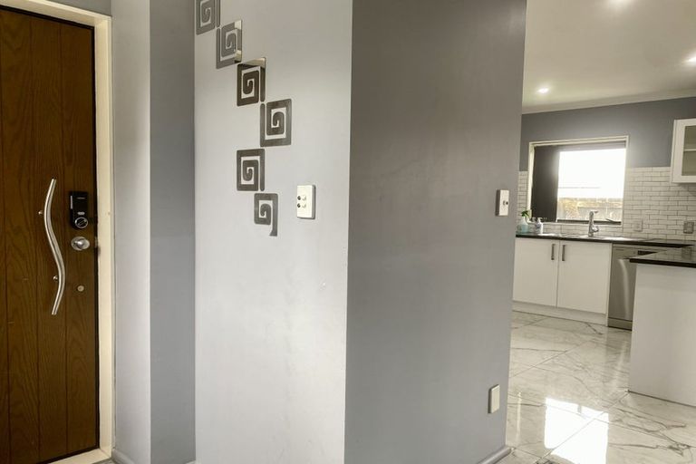 Photo of property in 10 Millcroft Lane, Ranui, Auckland, 0612