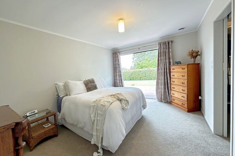 Photo of property in 16 Onetaunga Road, Chatswood, Auckland, 0626