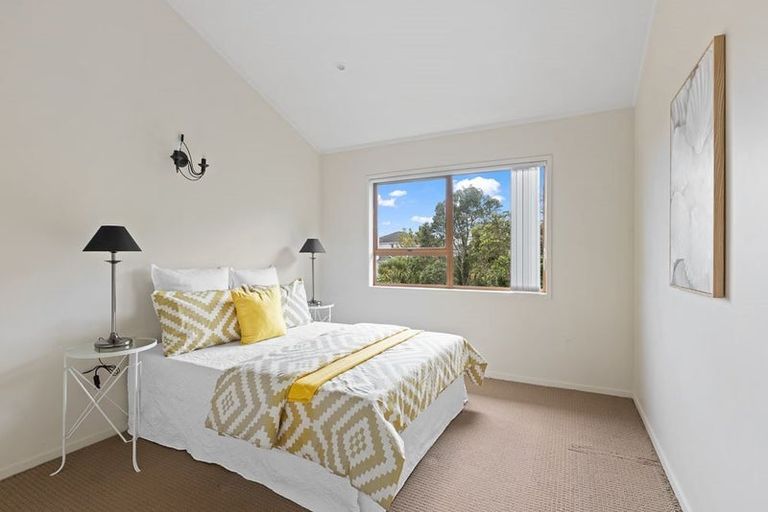 Photo of property in 1/807 East Coast Road, Northcross, Auckland, 0630