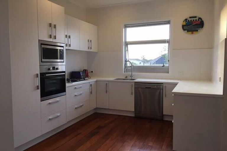 Photo of property in 63a Kiwi Esplanade, Mangere Bridge, Auckland, 2022