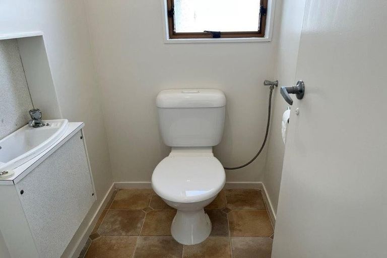 Photo of property in 12a Prince Regent Drive, Half Moon Bay, Auckland, 2012