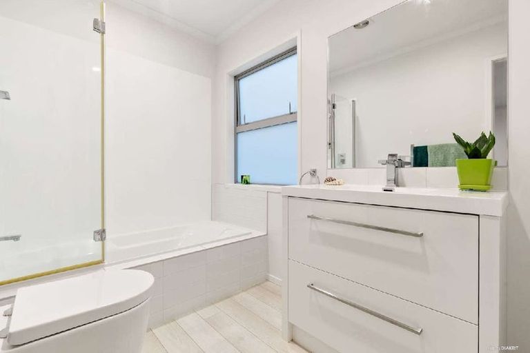 Photo of property in 8 Karauria Lane, Orewa, 0931