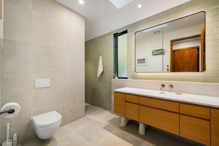 Photo of property in 248 Beacon Point Road, Wanaka, 9305
