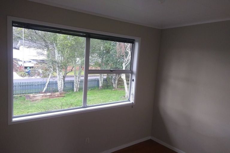 Photo of property in 59 Chilcott Road, Henderson, Auckland, 0612