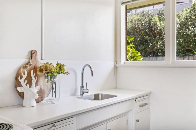 Photo of property in 4/62 Church Street, Northcote Point, Auckland, 0627