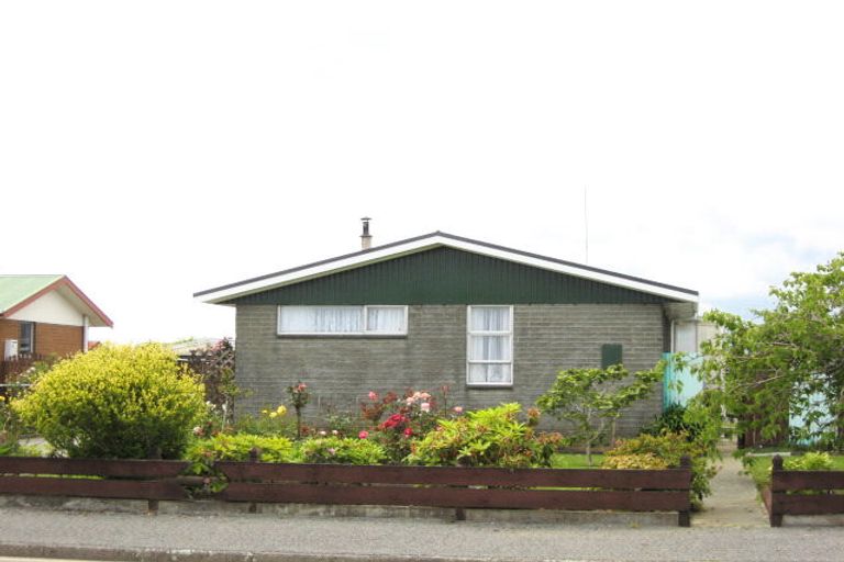 Photo of property in 13 Domett Street, Westport, 7825