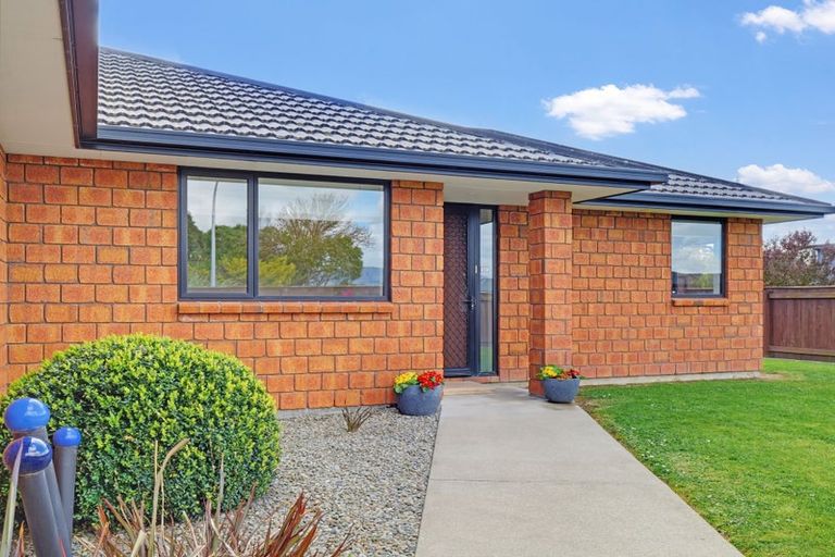 Photo of property in 2 Pegasus Place, Kelvin Grove, Palmerston North, 4414