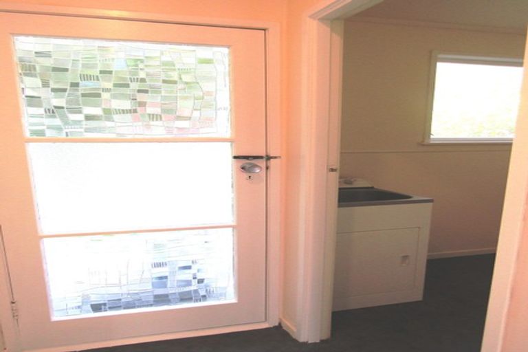 Photo of property in 1/12 Vonnell Place, Birkdale, Auckland, 0626