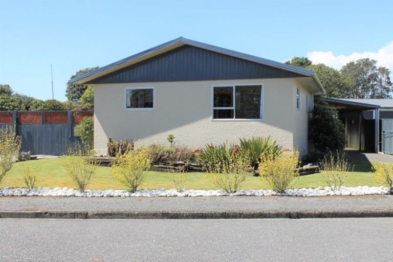 Photo of property in 2 Martin Place, Carters Beach, Westport, 7825