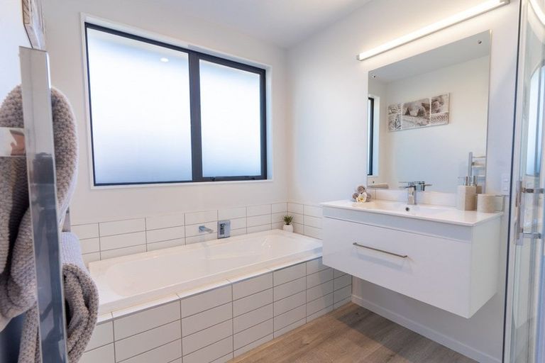 Photo of property in 36 Stratford Drive, Mount Pisa, Cromwell, 9383