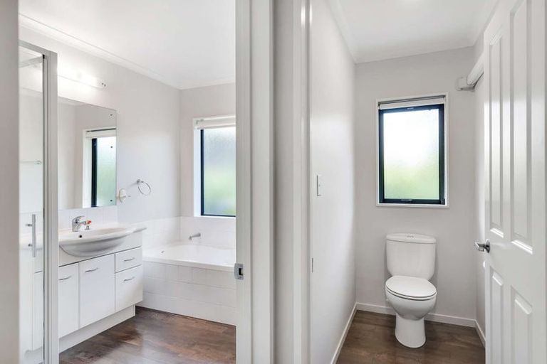 Photo of property in 21 Mandalay Place, Waiuku, 2123