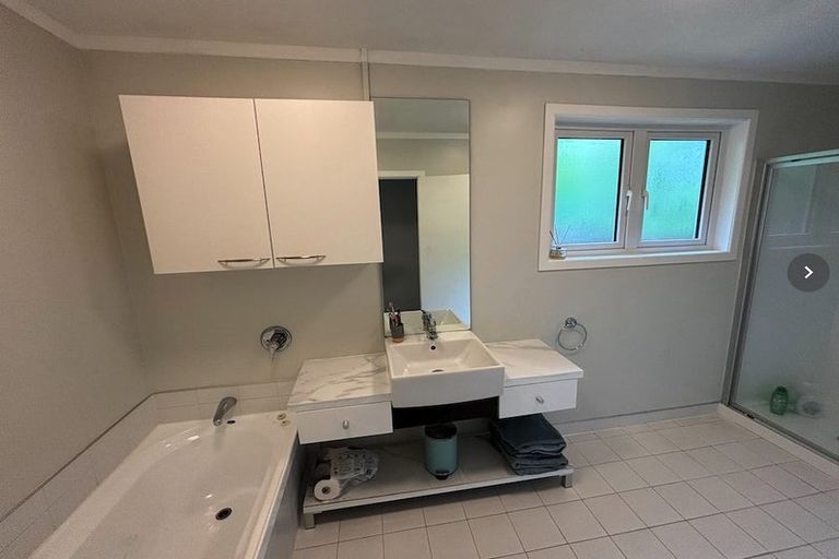 Photo of property in 30 Atkinson Road, Titirangi, Auckland, 0604