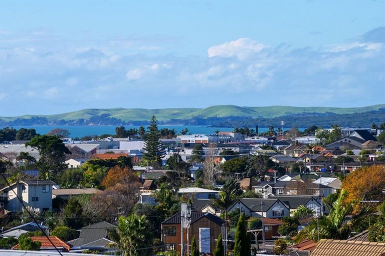 Photo of property in 1/30 Quebec Road, Milford, Auckland, 0620