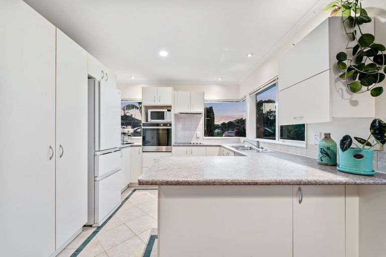 Photo of property in 46 Blue Heron Rise, Stanmore Bay, Whangaparaoa, 0932