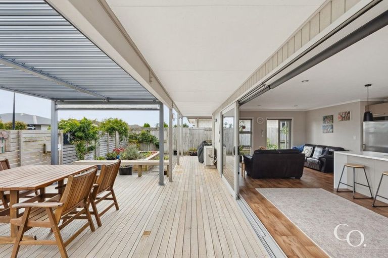 Photo of property in 31 Butterworth Crescent, Papamoa Beach, Papamoa, 3118