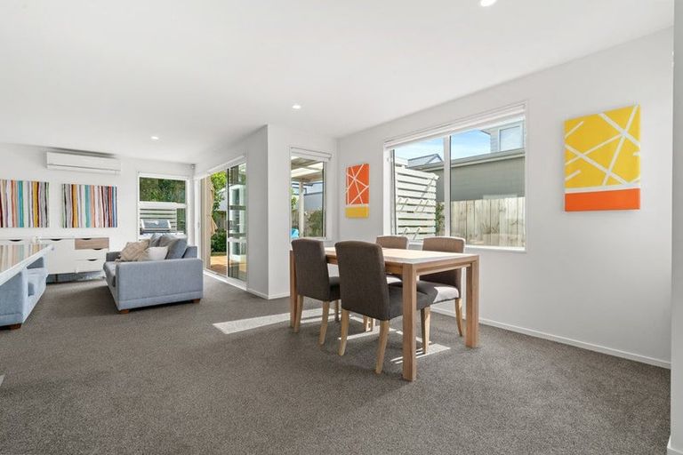 Photo of property in 16 Hakaro Way, Takanini, 2112