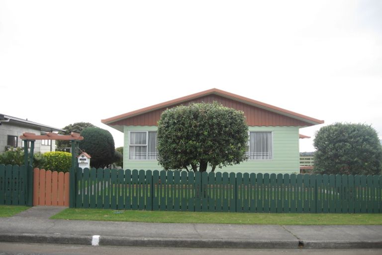 Photo of property in 22 Pohutukawa Crescent, Raumati Beach, Paraparaumu, 5032