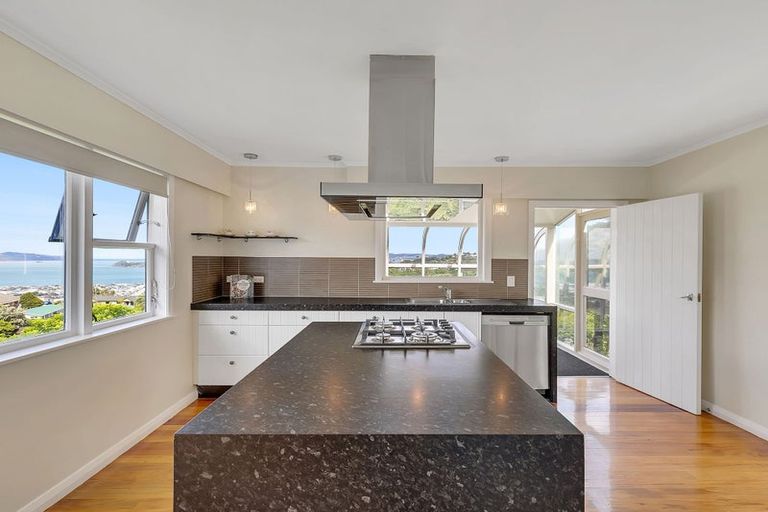 Photo of property in 115 Dowse Drive, Maungaraki, Lower Hutt, 5010