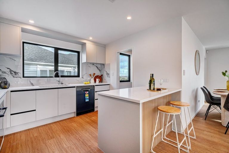 Photo of property in 1/20 William Souter Street, Forrest Hill, Auckland, 0620