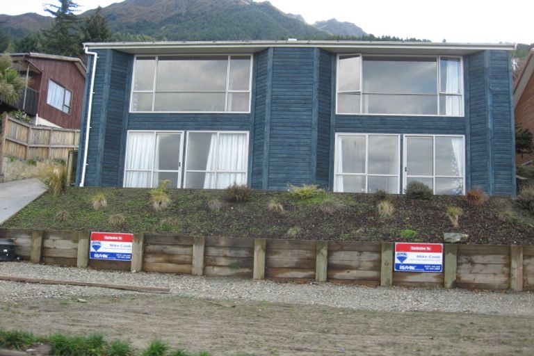 Photo of property in 46 Wynyard Crescent, Fernhill, Queenstown, 9300