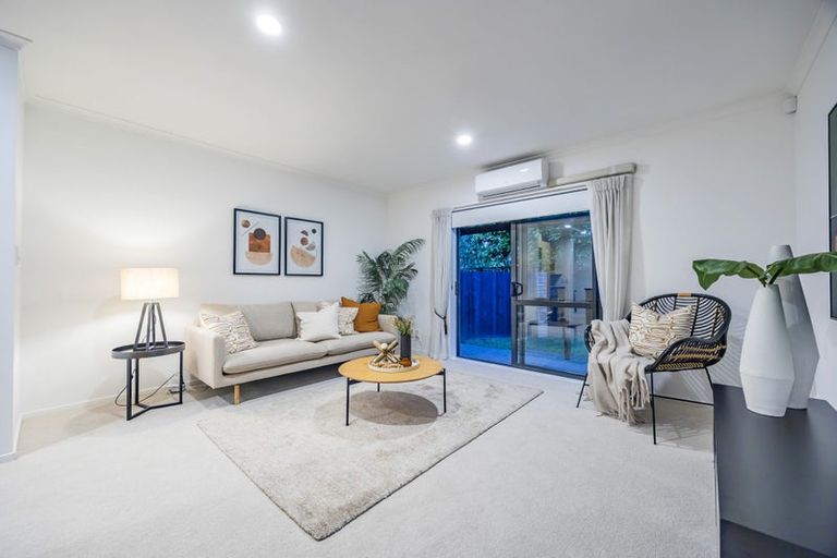 Photo of property in 1/4 Charlenne Close, Ranui, Auckland, 0612