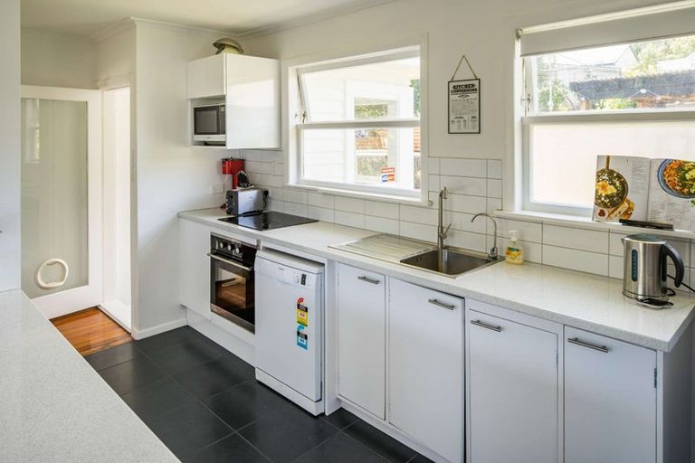 Photo of property in 34 Ranui Terrace, Tawa, Wellington, 5028