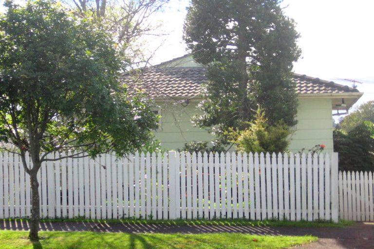 Photo of property in 71 Waimumu Road, Massey, Auckland, 0614